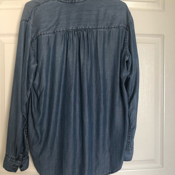 GAP chambray button down - Picture 5 of 6